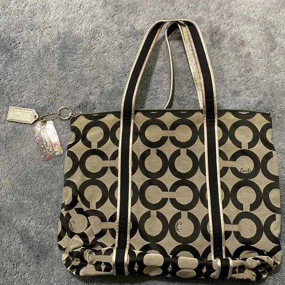 Coach Poppy Art Glam Tote Bag - Collectible Item! - Picture 4 of 7